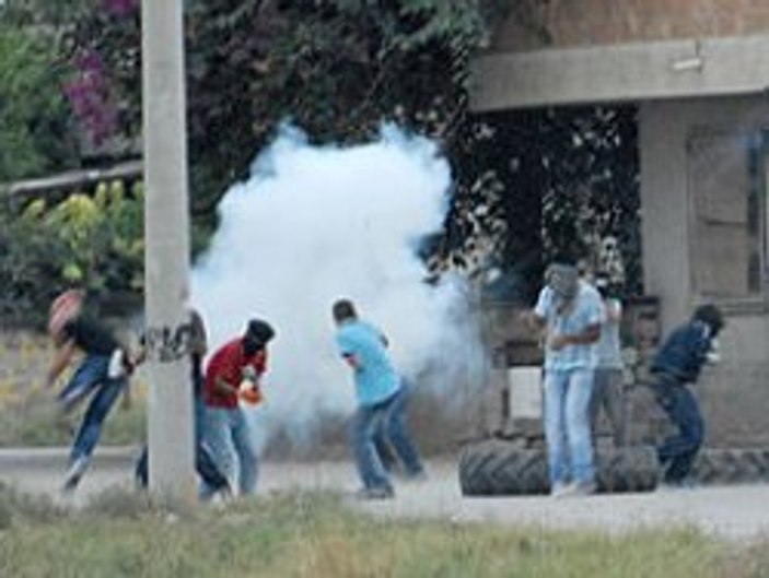 Polise atmak istediği bomba elinde patladı