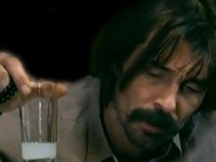 Behzat Ç kadehini Neşet Baba'ya kaldırdı - İzle
