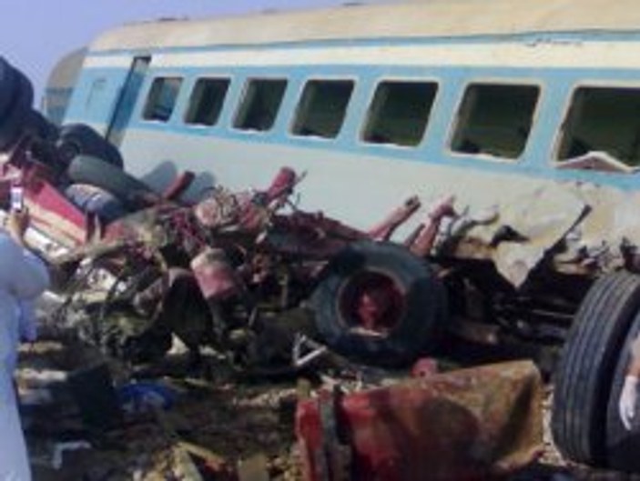 Mısır'da tren kazası: 40 öğrenci öldü