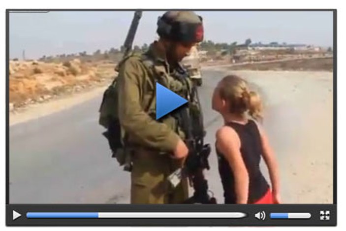 Filistinli küçük kız İsrail askerlerini perişan etti