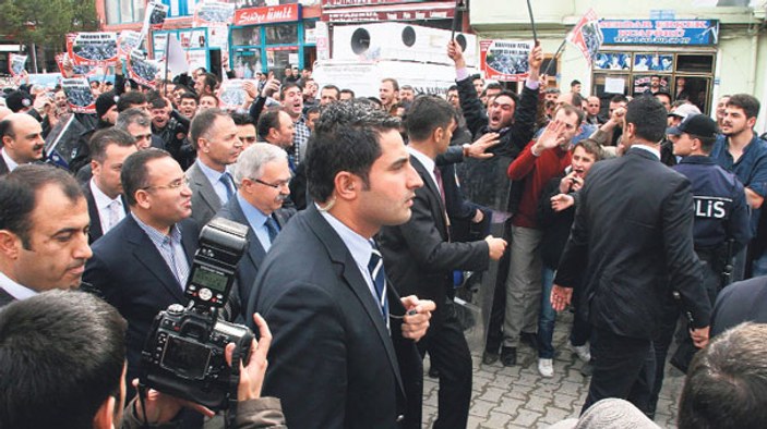 Aday gösterilmeyen Belediye Başkanı Bozdağ'ı yuhalattı