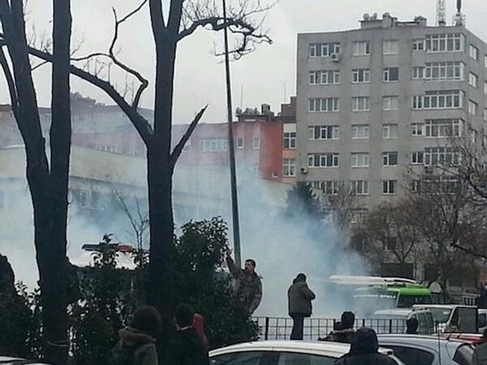 Okmeydanı Hastanesi önünde polise taşlı saldırı İZLE
