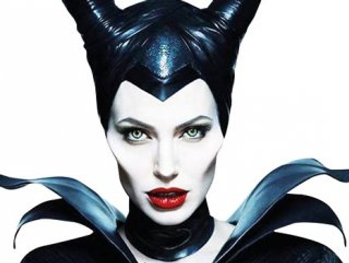 Angelina Jolie cadı oldu İZLE
