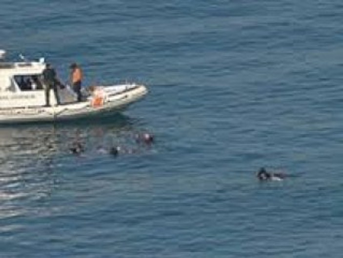 Ege'de kaçakları taşıyan bot battı: 7 ölü 2 kayıp