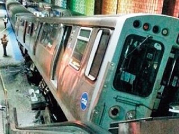 ABD'de metro raylardan çıktı faciadan dönüldü
