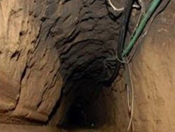 Mısır ordusu yine tünelleri bombaladı
