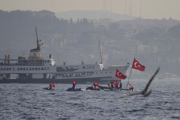 Kadıköy'de Ata'ya saygı zinciri