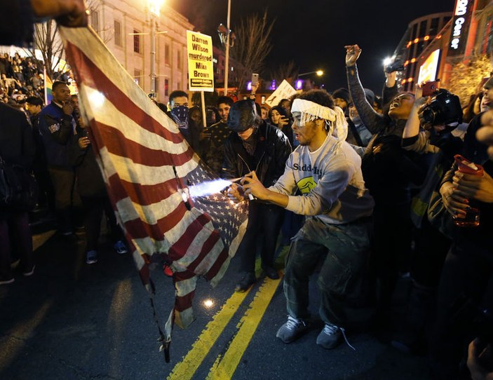 ABD'de Ferguson eylemcileri Kara Cuma'yı protesto etti