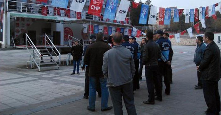 Erzurum'da CHP'ye şafak operasyonu