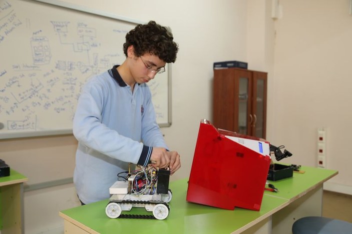 Trabzonlu öğrenciden kaçakları haber veren robot