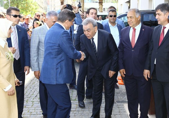İzmir'e giden Davutoğlu'na Kocaoğlu'ndan özel ilgi