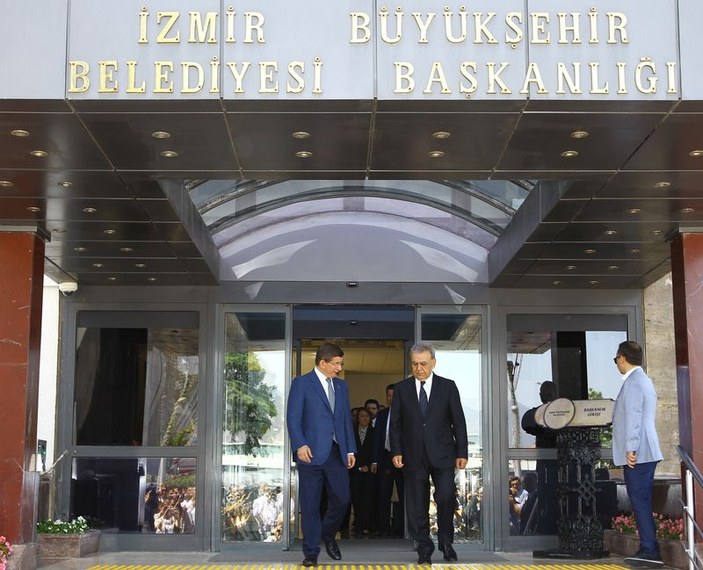 İzmir'e giden Davutoğlu'na Kocaoğlu'ndan özel ilgi