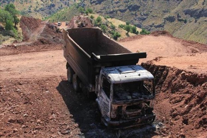 PKK Adıyaman'da iş makineleri yaktı