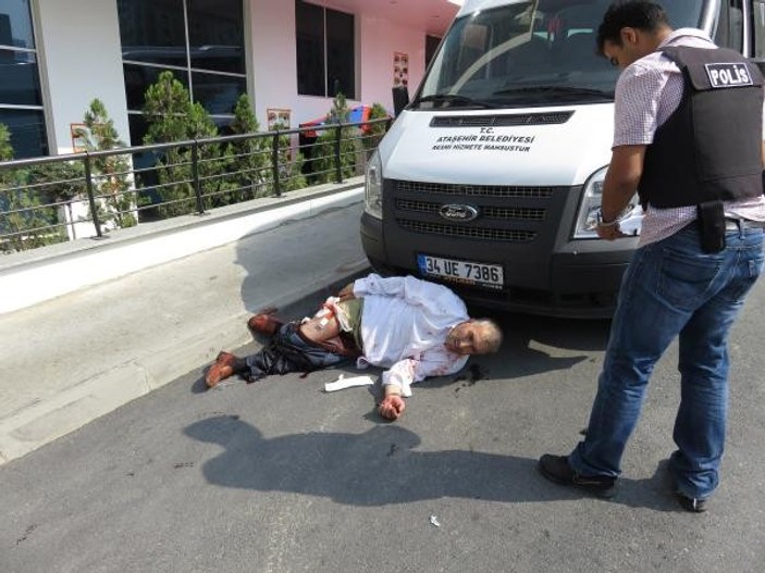 Ataşehir Belediyesi'nin önünde silahlı saldırı