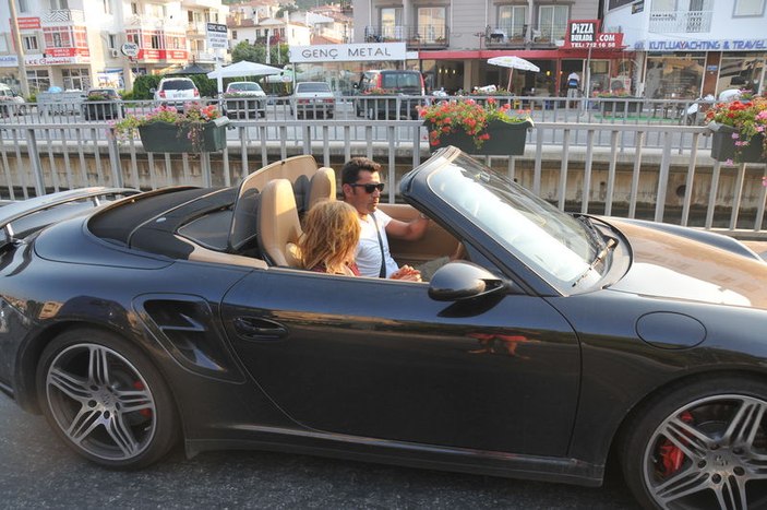 Kenan İmirzalıoğlu Sinem Kobal'a tektaş aldı