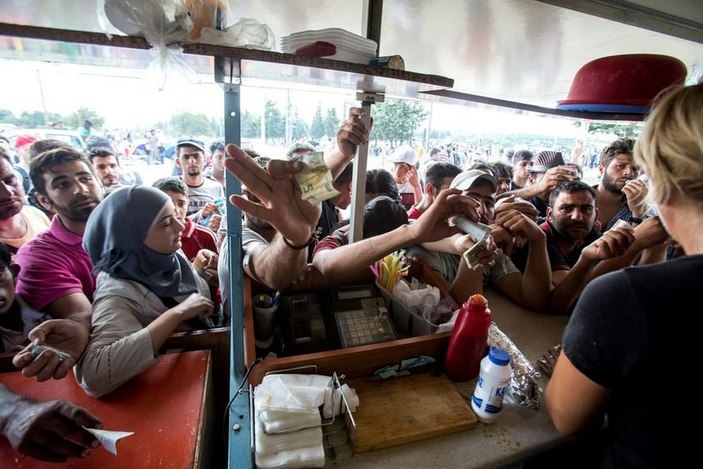 Makedonya Yunanistan'dan gelen göçmenleri kabul etti