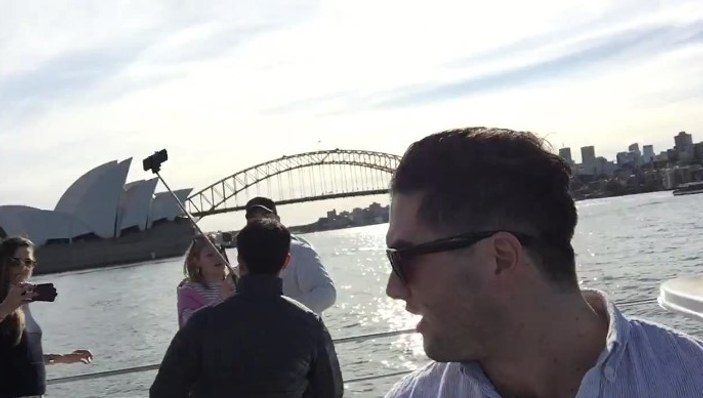 Turistlerin tekne turundaki selfie çubuğu kavgası İZLE
