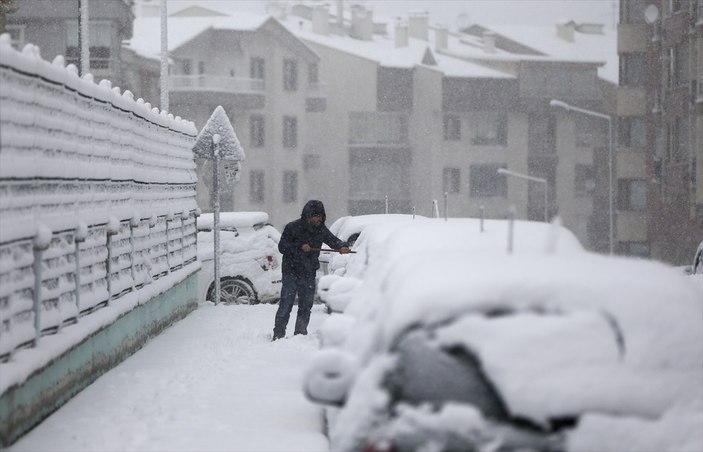 Ankara'da kar yağışı etkili oldu