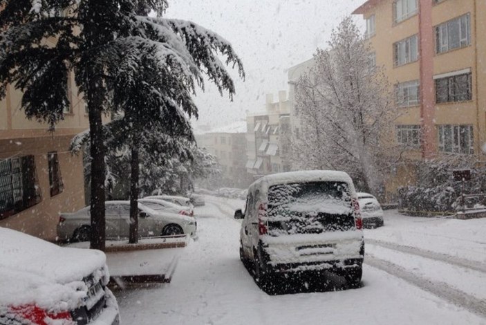 Ankara'da kar yağışı etkili oldu