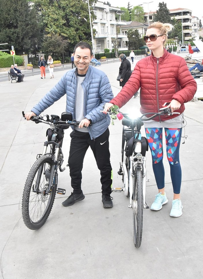Serdar Ortaç'ın eşi Chloe ile bisiklet turu