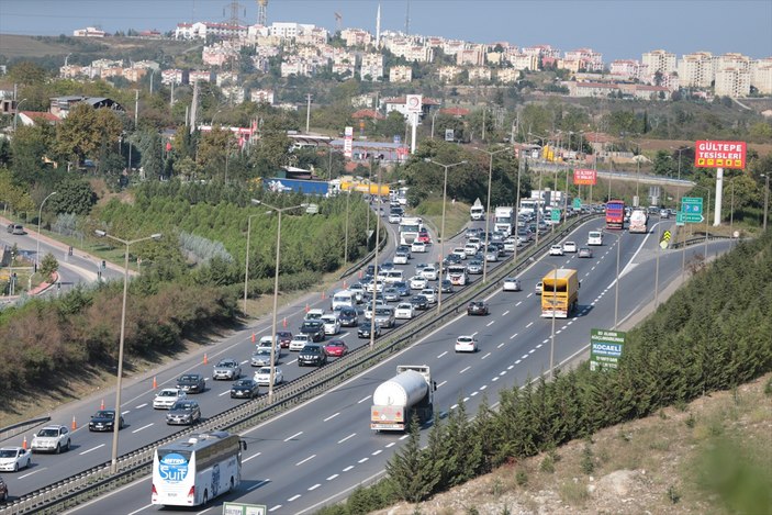 TEM Otoyolu Kocaeli Kesiminde Tatil Dönüşü Yoğunluğu