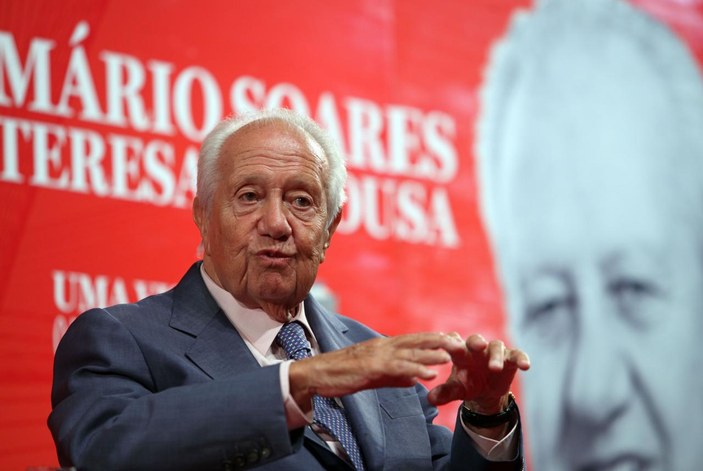 Portekiz Eski Cumhurbaşkanı Soares öldü