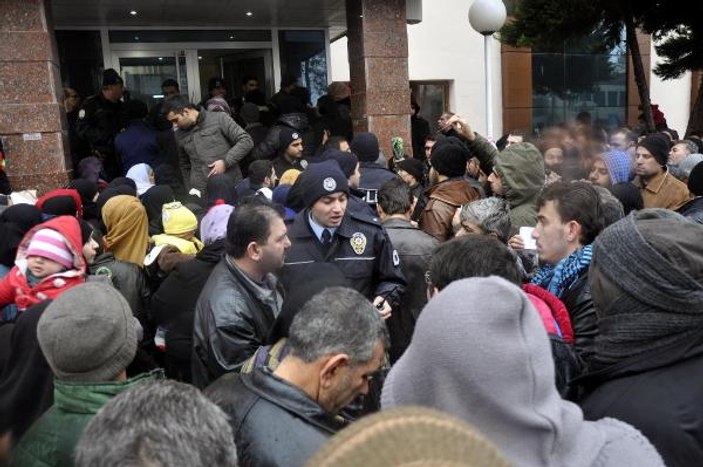 Suriyelilerin geçici ikamet izdihamı