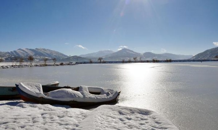 Eğirdir Gölü'nde kış güzelliği