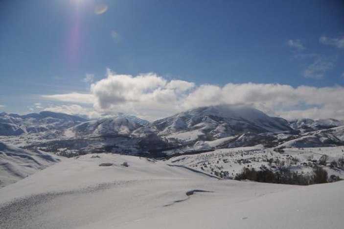 Tunceli'de kar yağışı nedeniyle 250 köy yolu kapandı