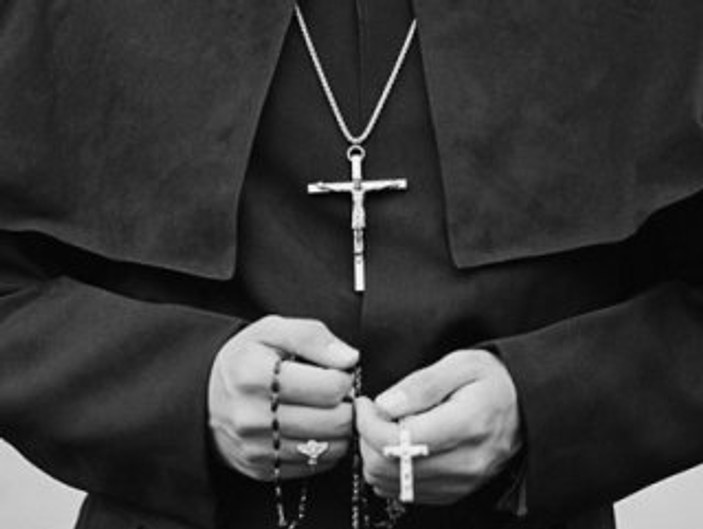 Almanya'da katolik rahipler yalnızlıktan şikayetçi