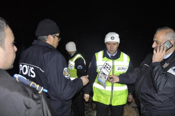 Kaza yapan askere müdahale eden sağlıkçılara otomobil çarptı
