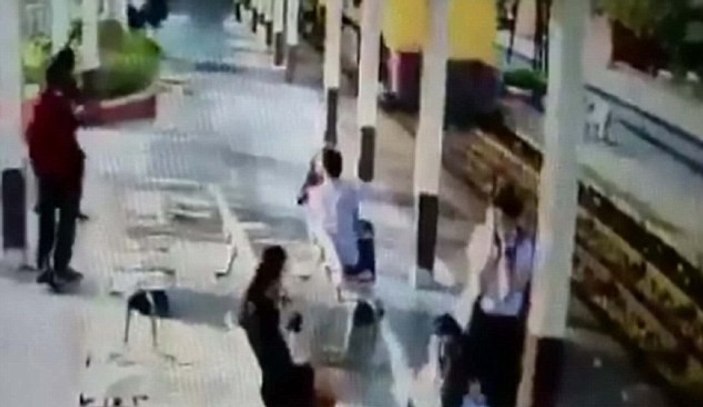 Taylandlı genç trenin altından sağ kurtuldu