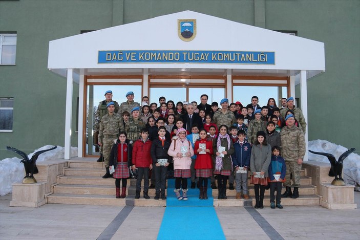 Mehmetçik minik öğrencileri misafir etti