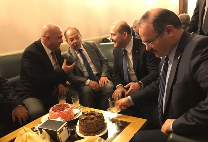Meclis'te Bakan Akdağ'ın doğum günü kutlandı
