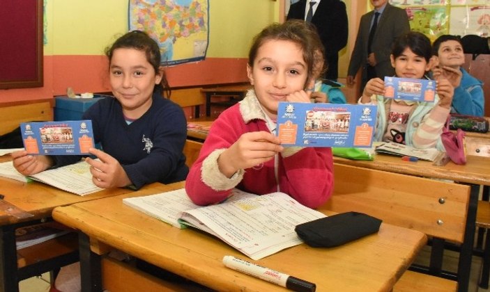 Belediye başkanından çocuklara tatil hediyesi