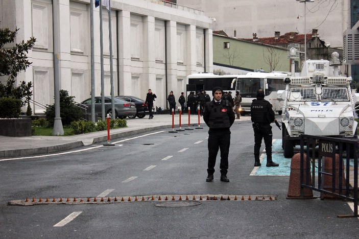 AK Parti binası önünde güvenlik önlemleri alındı