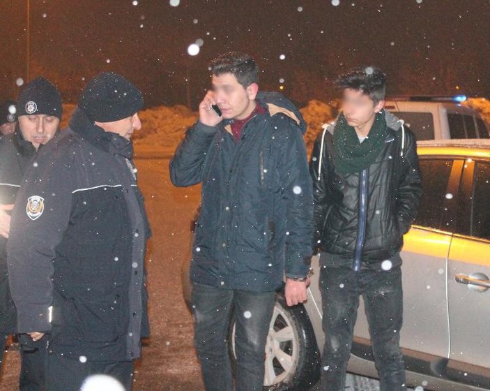 16 yaşındaki sürücü polisten kaçarken kaza yaptı