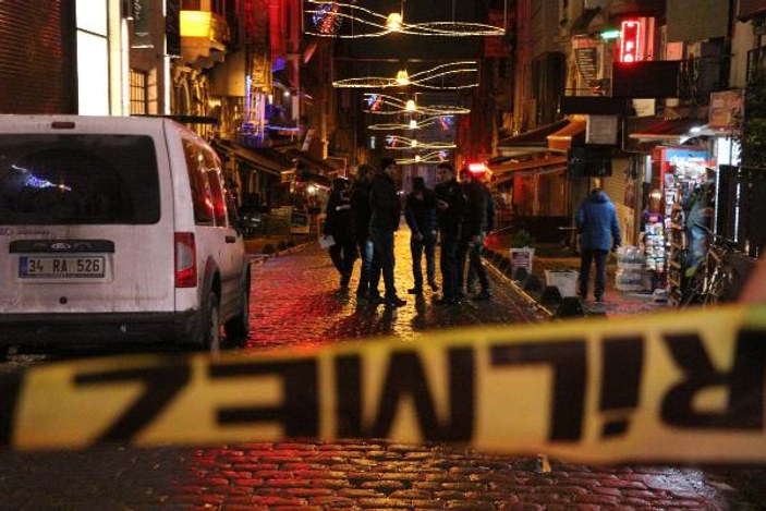 Beyoğlu’nda silahlı çatışma: 1’i polis 4 yaralı