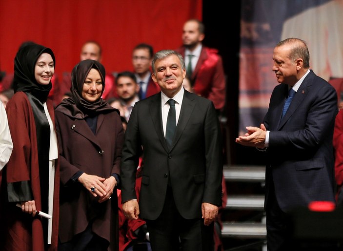 Gül ailesinin gelini de İÜ'den mezun oldu