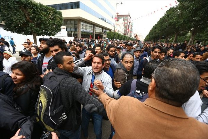 Tunus'taki protestolarda şiddet yükseliyor