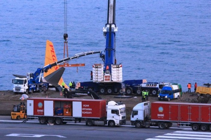 Trabzon Havalimanı'nda uçak kurtarma çalışmaları