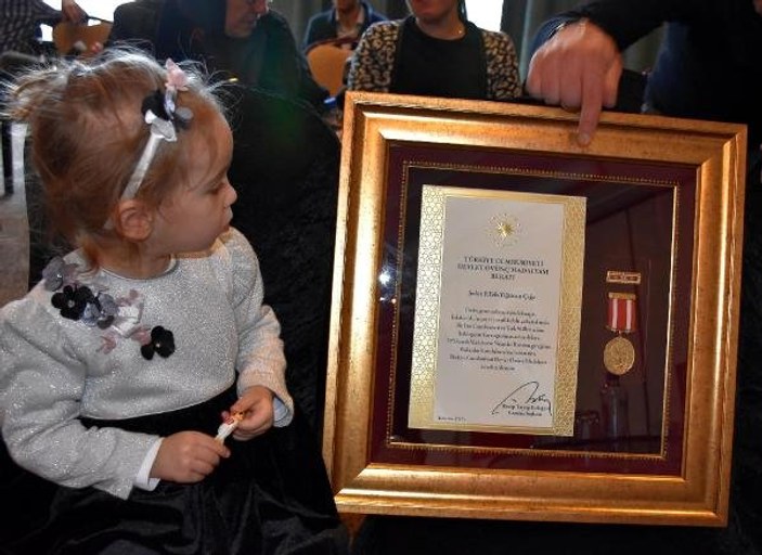 Devlet Övünç Madalyası töreninde şehit çocukları
