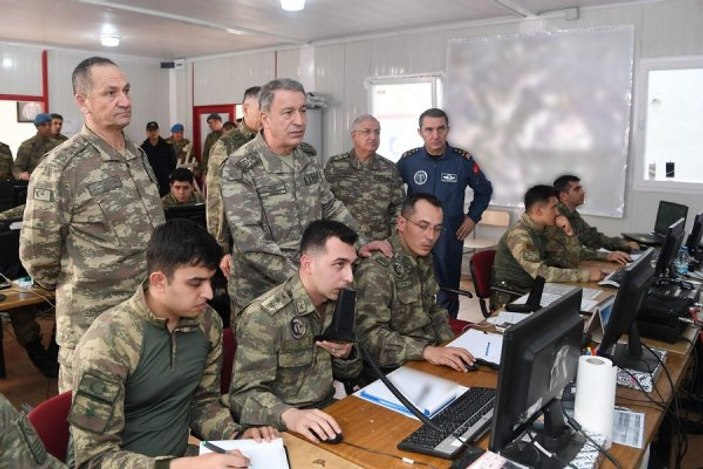 Hulusi Akar, Suriye sınırında