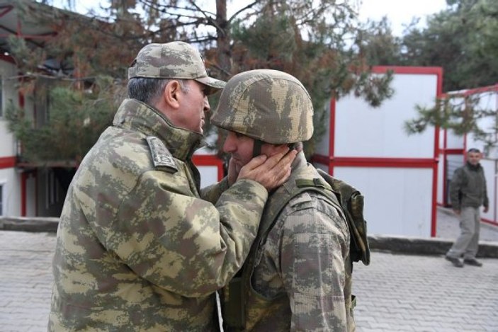Hulusi Akar, Suriye sınırında