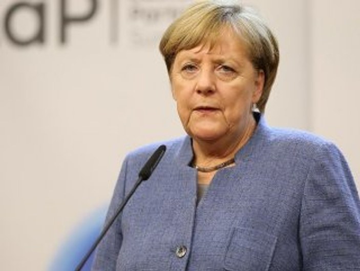 Merkel: Esad rejiminin katliamını durdurmalıyız