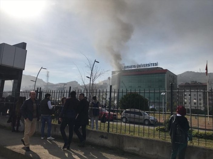 Trabzon'da fakülte binasında yangın
