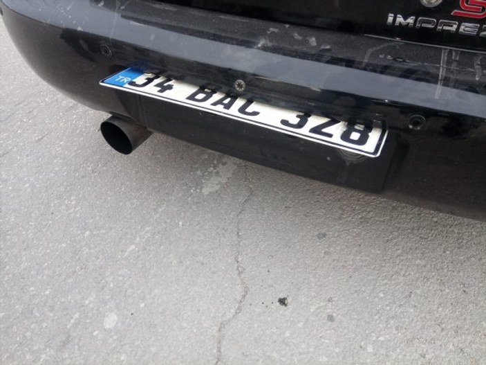 Adana'da 'oynar plaka' takılı araç sahibine ceza