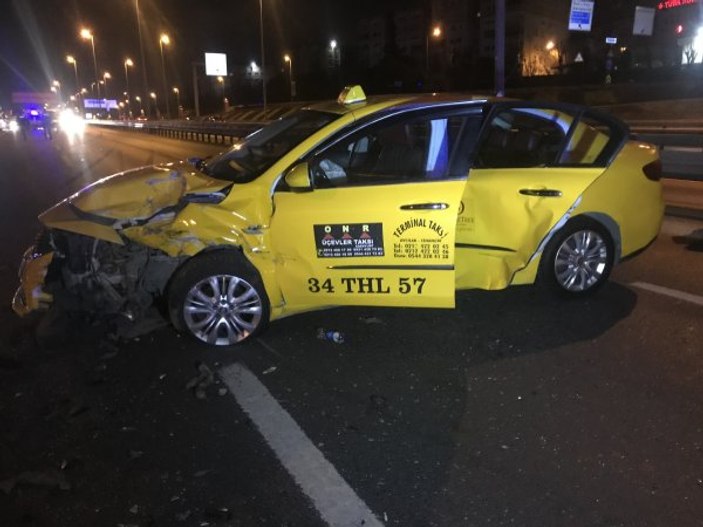 Bakırköy'de zincirleme trafik kazası: 5 yaralı