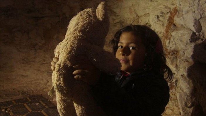 Suriye'de çocuklar yer altında büyüyor