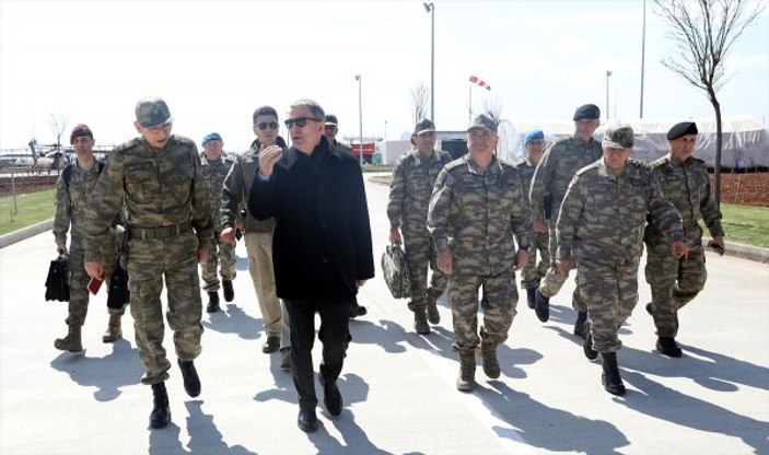 Hulusi Akar Suriye sınırında